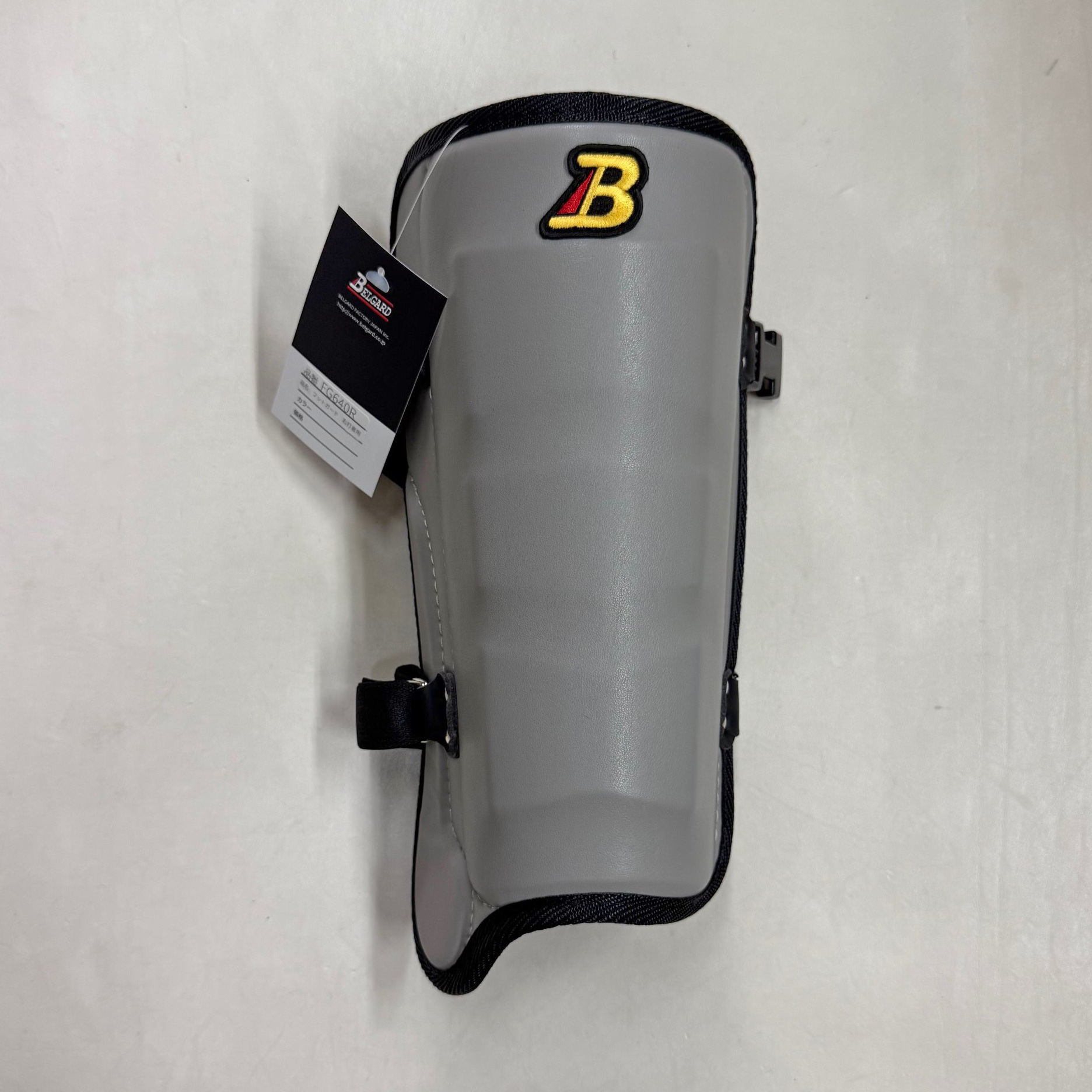 限定1個　特価　甲無しフットガード　右打者用　グレーｘブラック